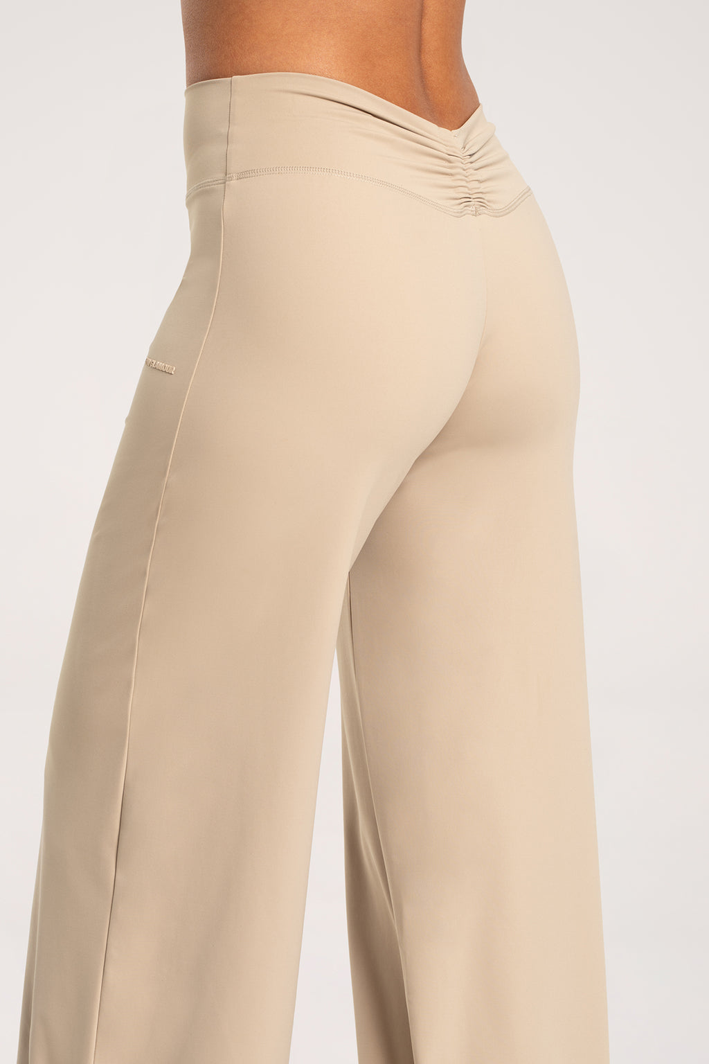 UN1FORM booty tie nadrág sand