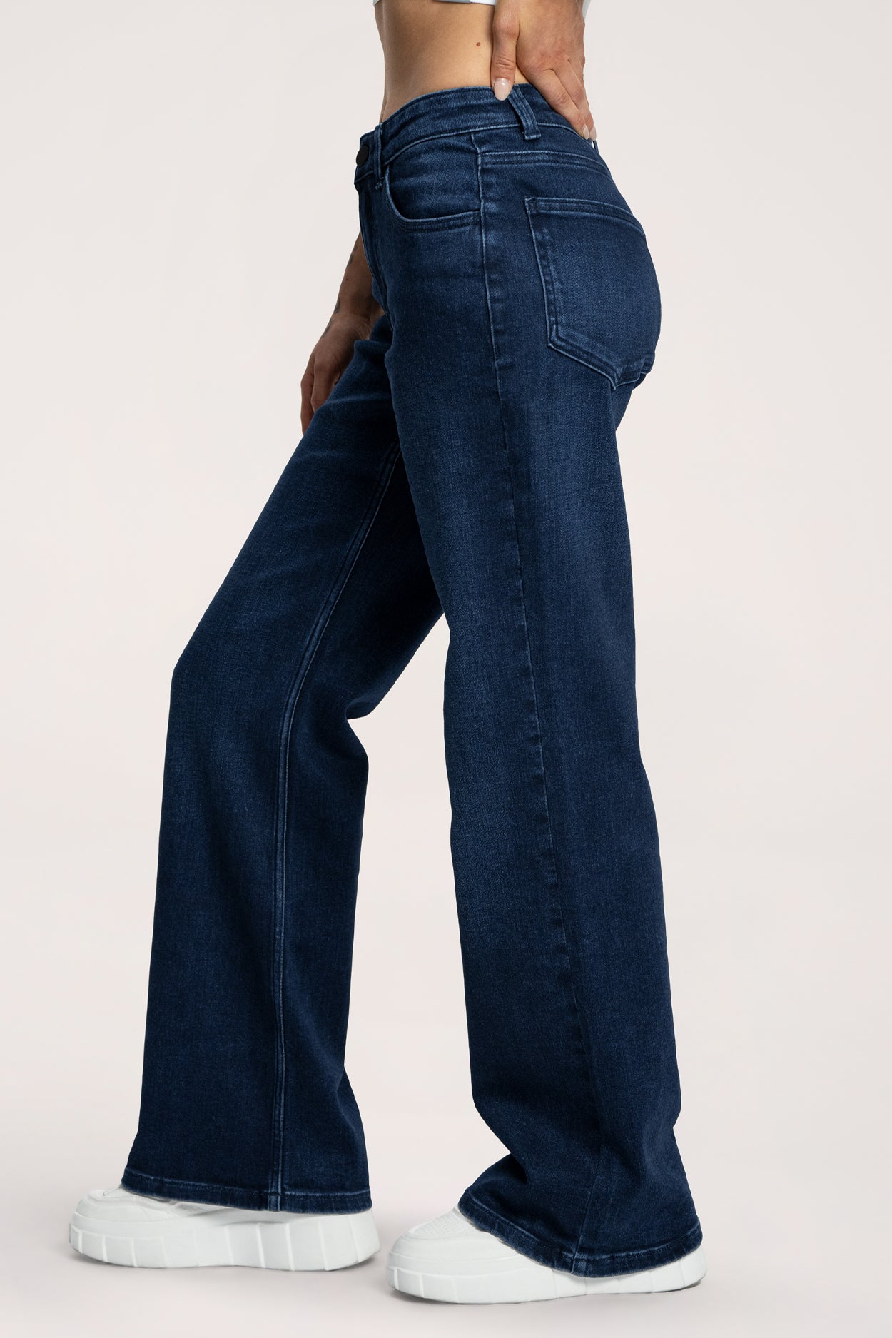 Alacsony derekú, bő szárú farmer navy blue