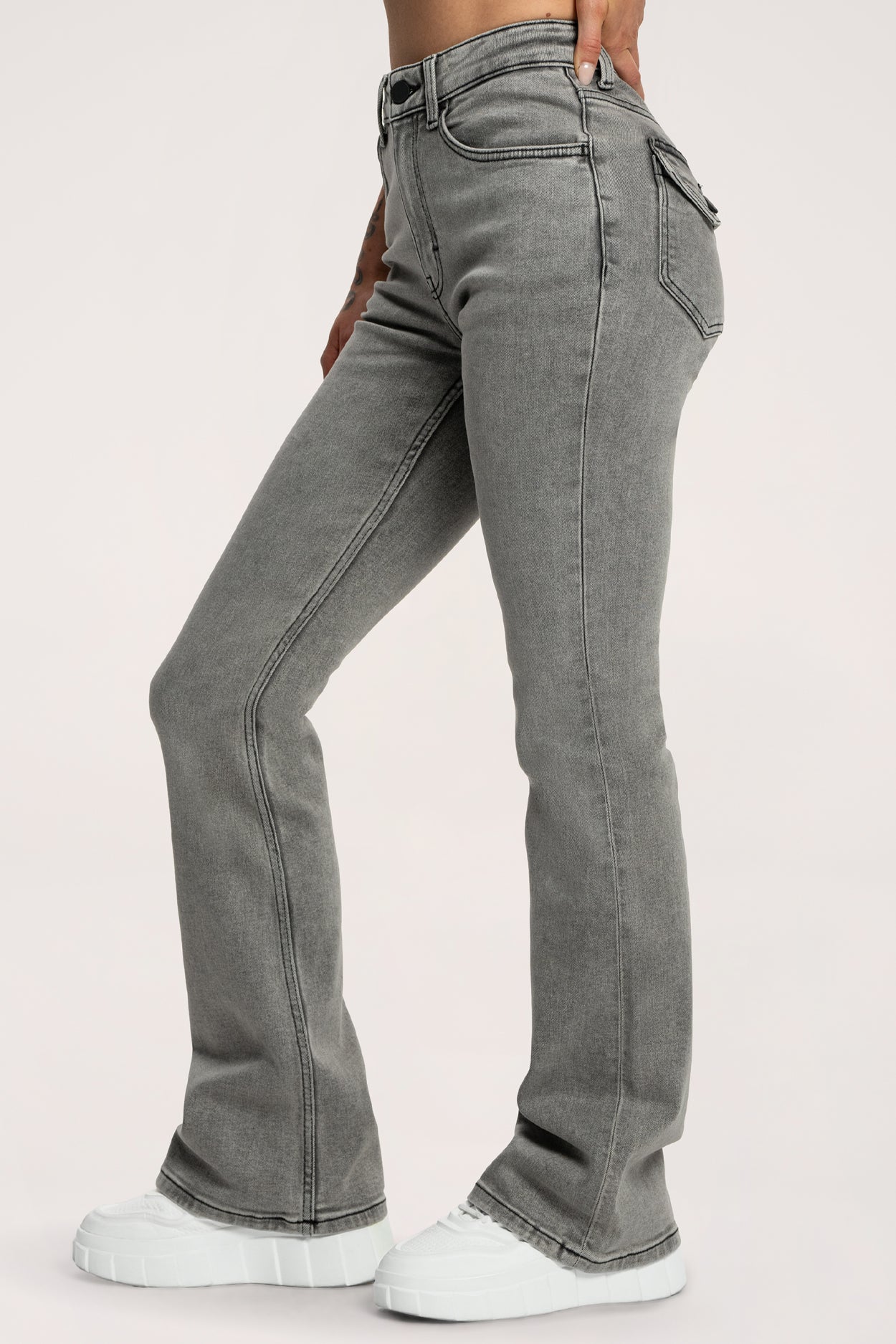 Push‑up hatású bő szárú farmer light grey