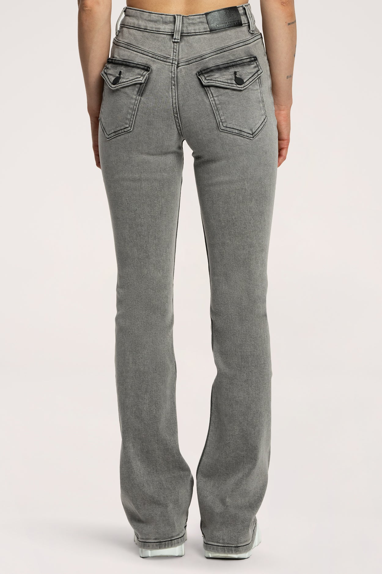 Push‑up hatású bő szárú farmer light grey