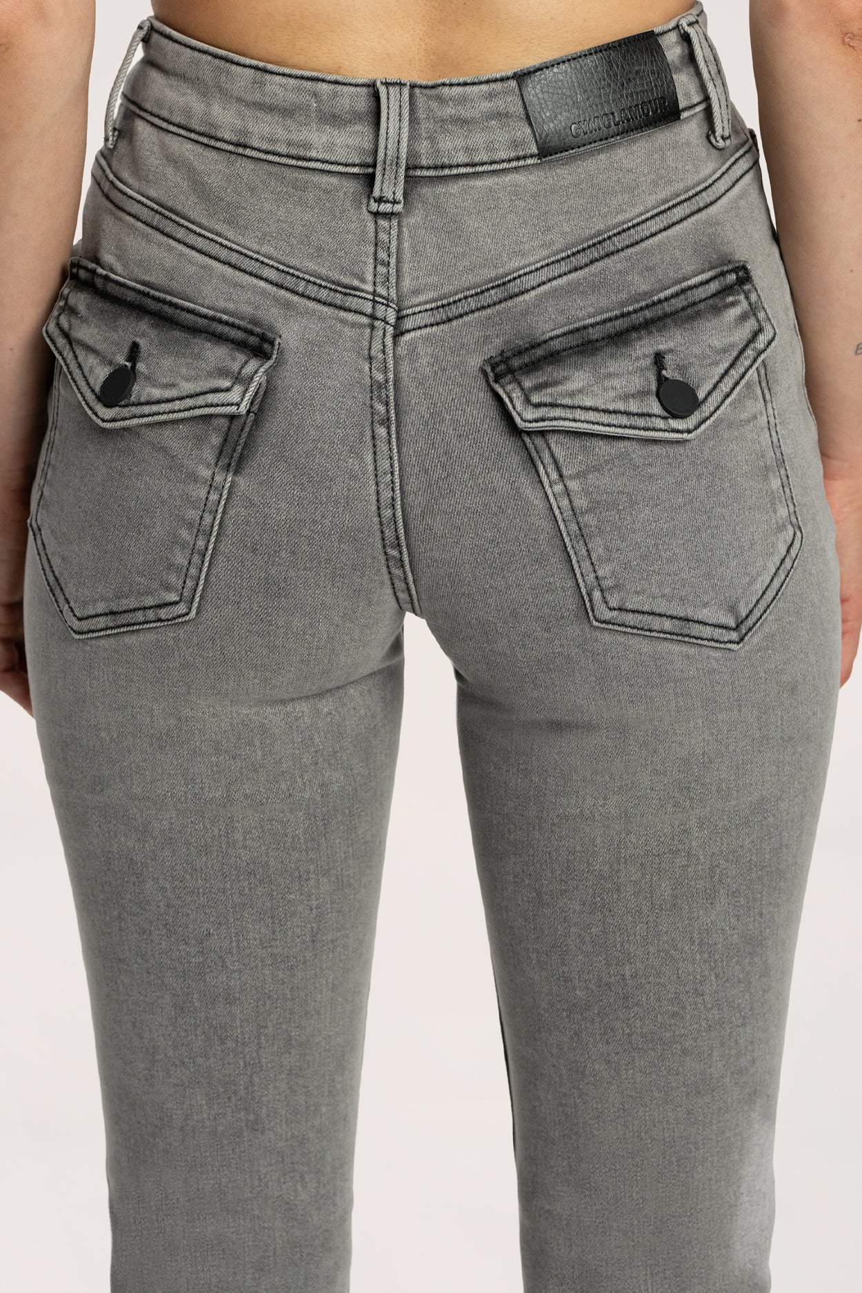 Push‑up hatású bő szárú farmer light grey