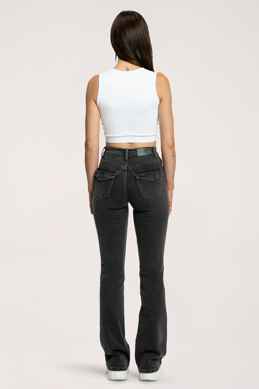 Push‑up hatású bő szárú farmer black