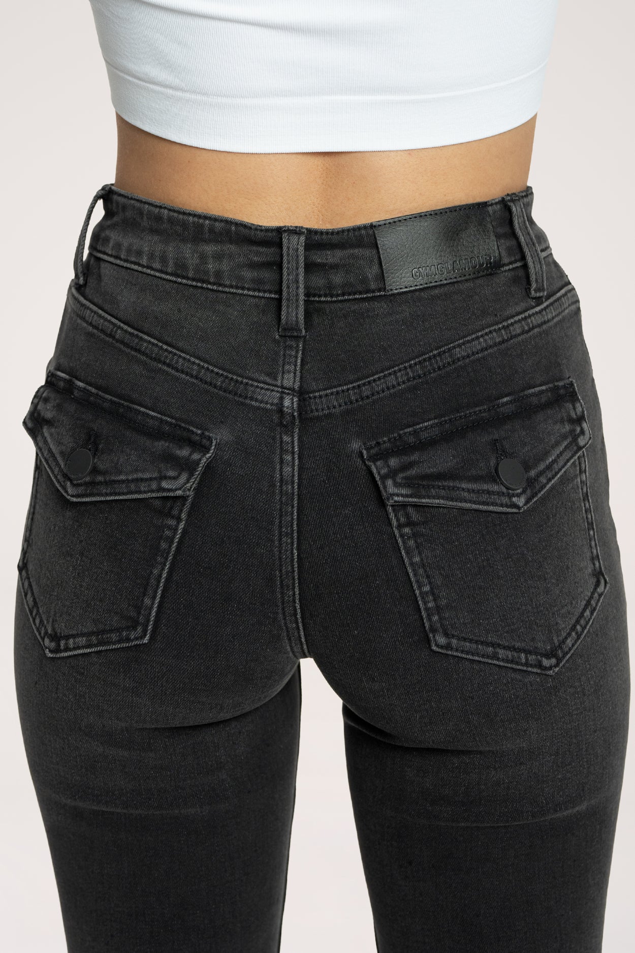 Push‑up hatású bő szárú farmer black