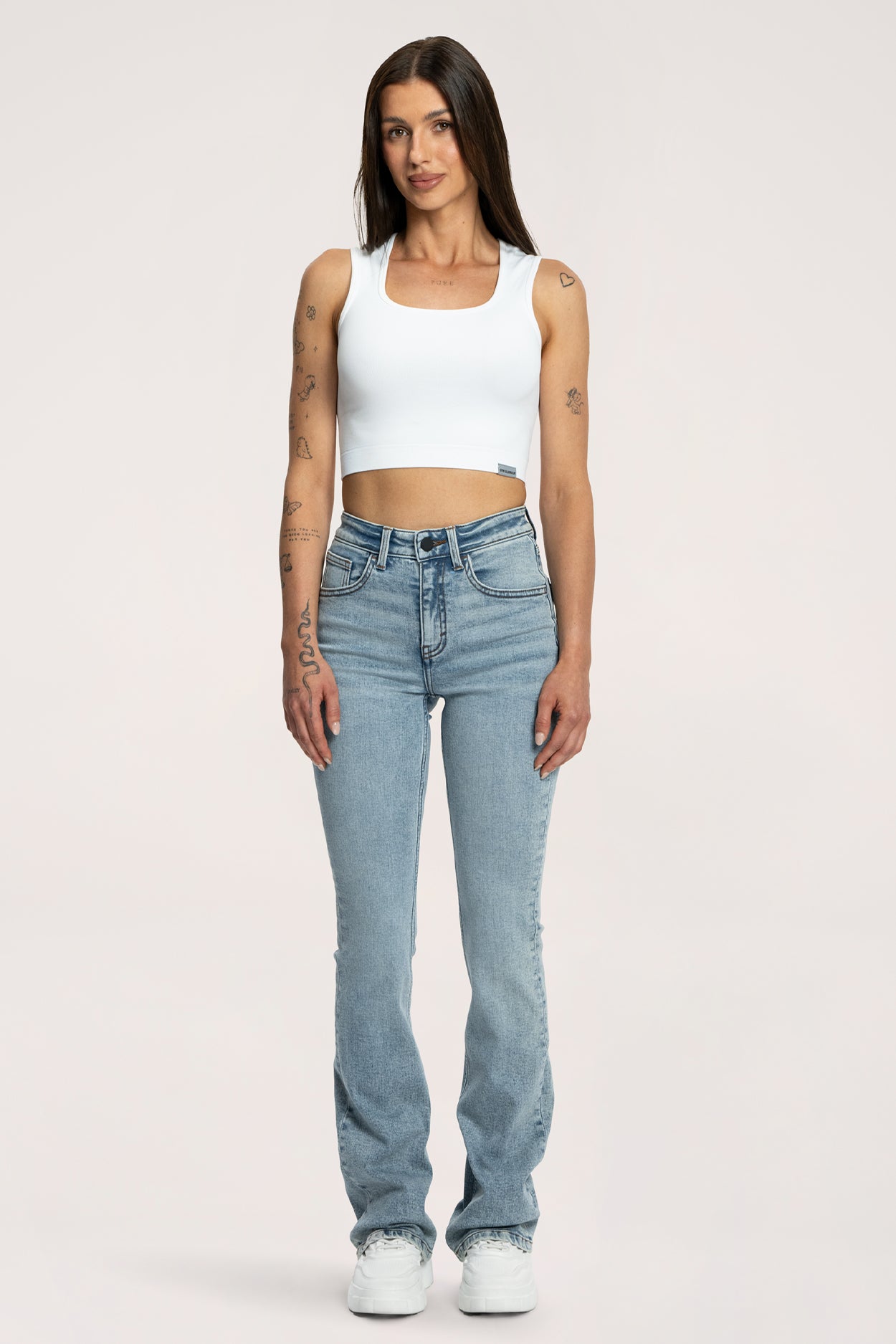Push‑up hatású bő szárú farmer light blue