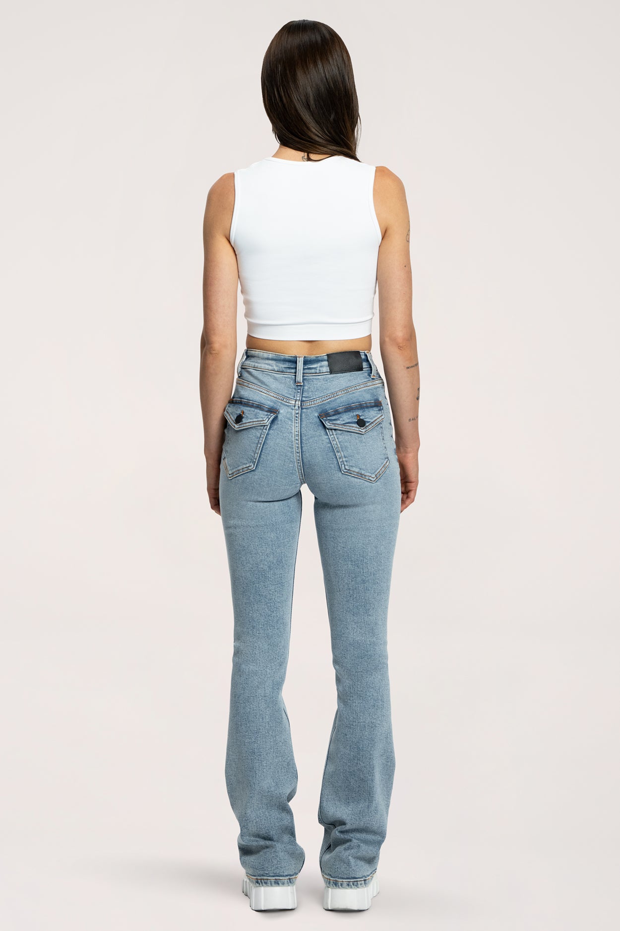 Push‑up hatású bő szárú farmer light blue
