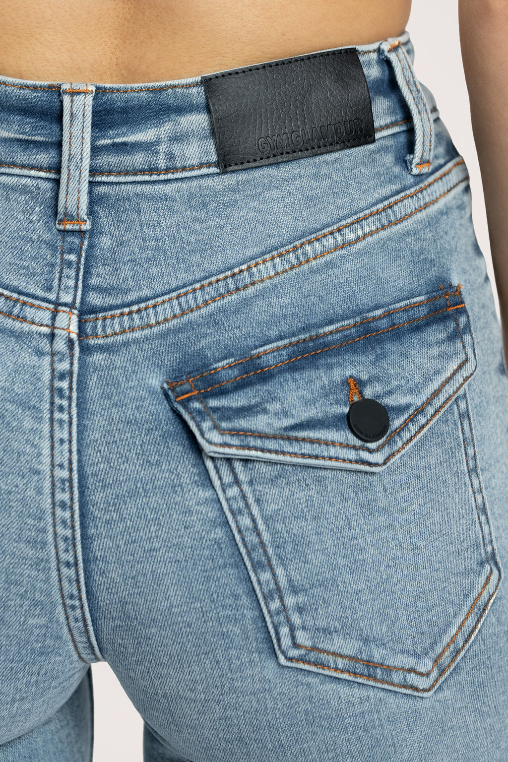 Push‑up hatású bő szárú farmer light blue