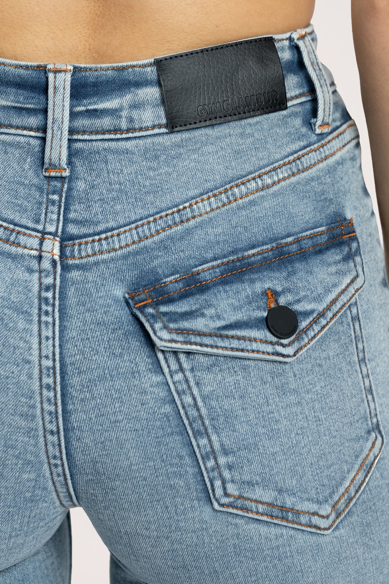 Push‑up hatású bő szárú farmer light blue