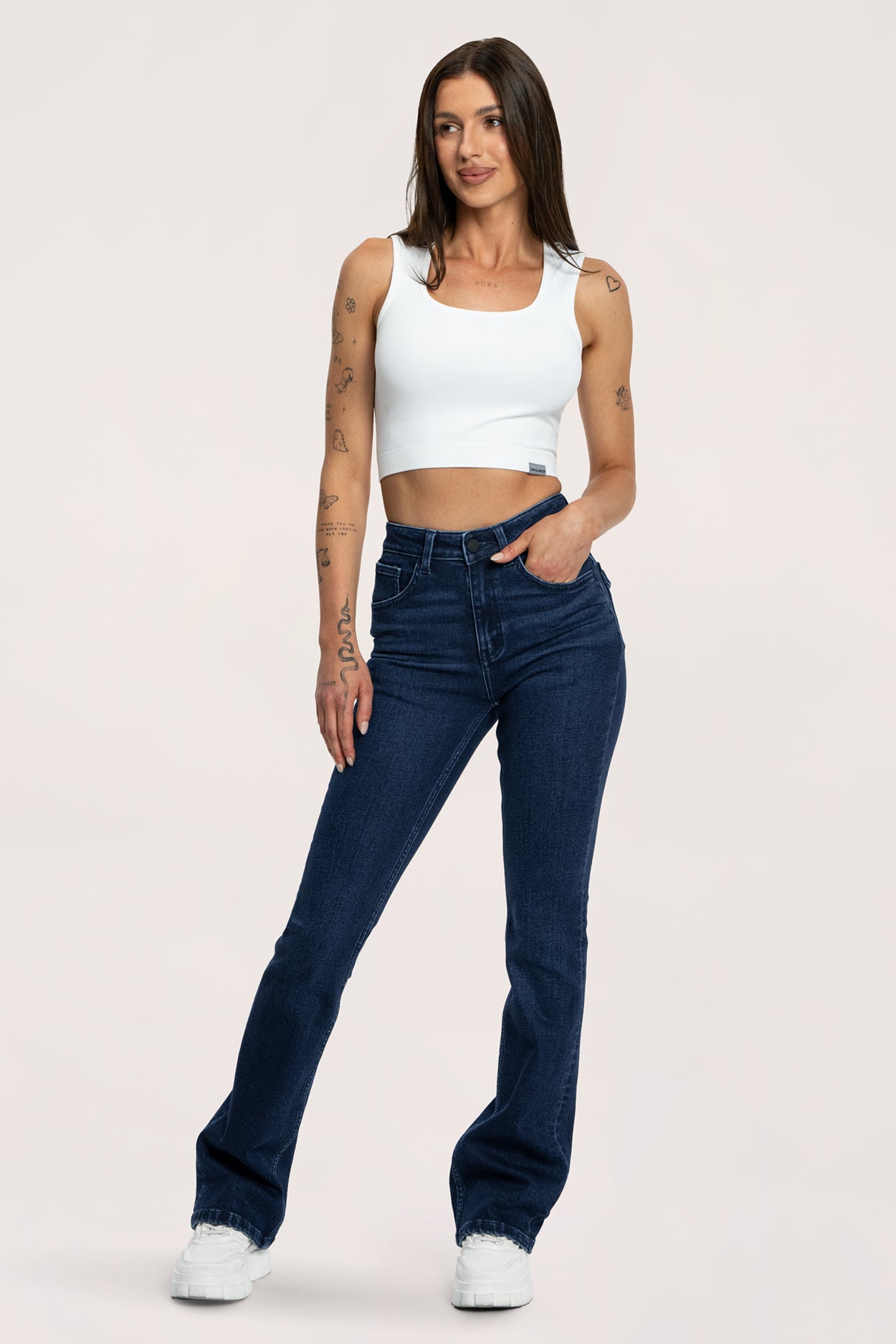 Push‑up hatású bő szárú farmer navy blue