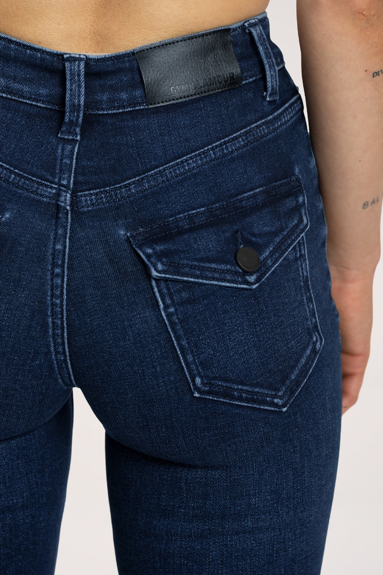 Push‑up hatású bő szárú farmer navy blue