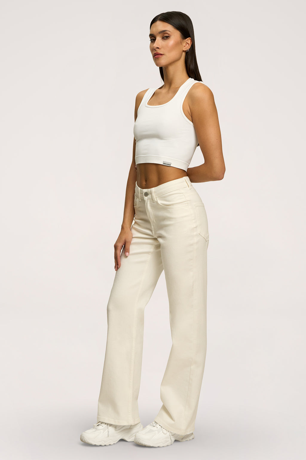 Alacsony derekú, bő szárú farmer off white