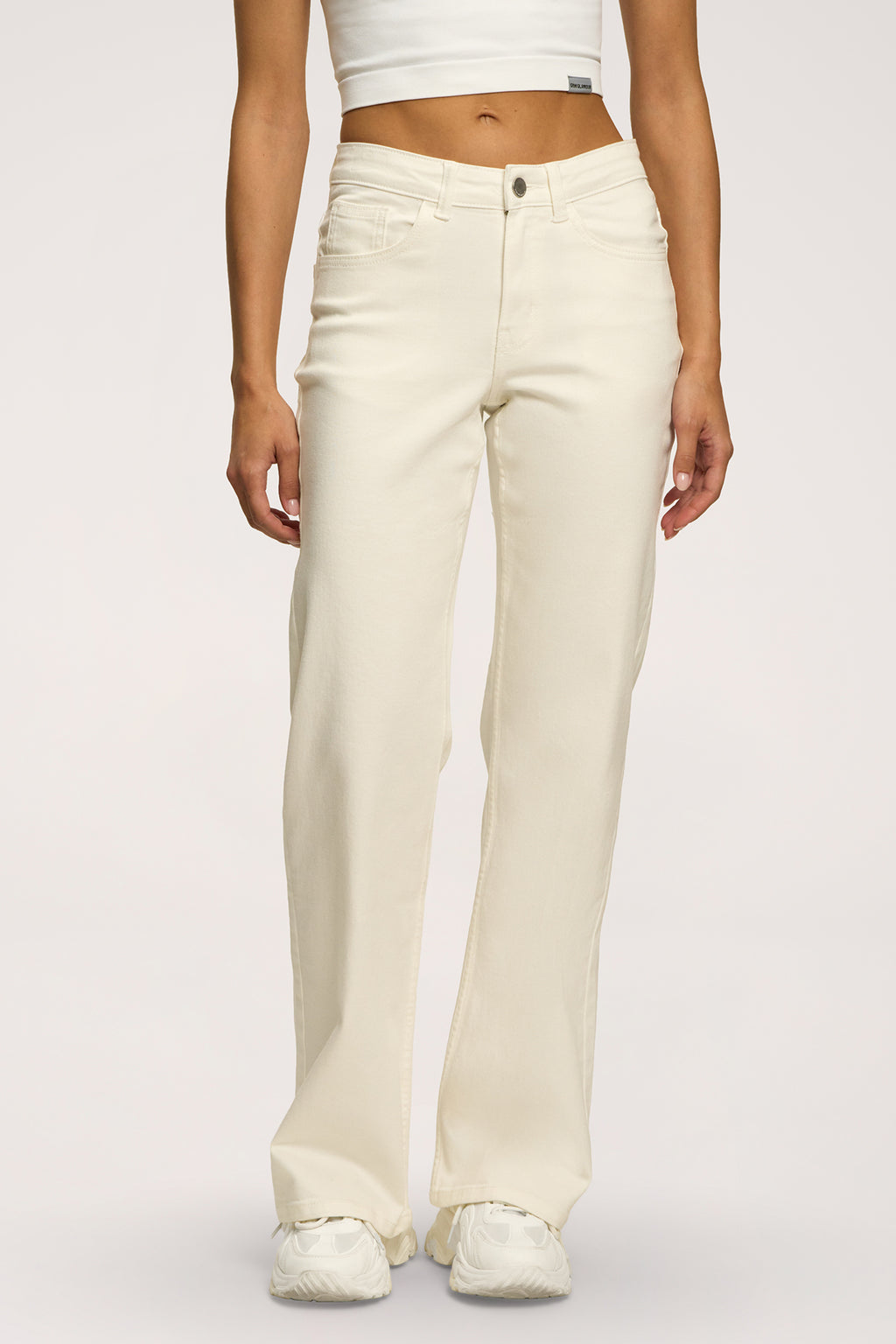 Alacsony derekú, bő szárú farmer off white
