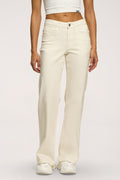Alacsony derekú, bő szárú farmer off white