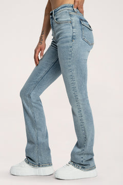 Push‑up hatású bő szárú farmer light blue