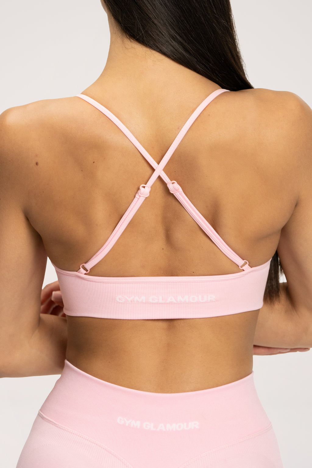 Mély dekoltázsú melltartó popstar